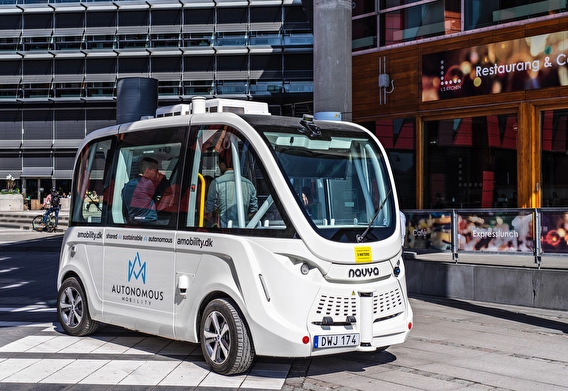 Shared autonomous shuttle vehicle in an urban area